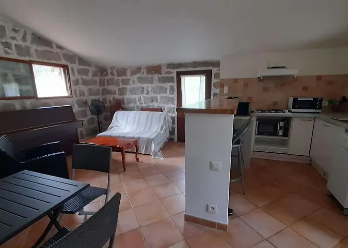 Bergerie En Pierres Et Oliveraie